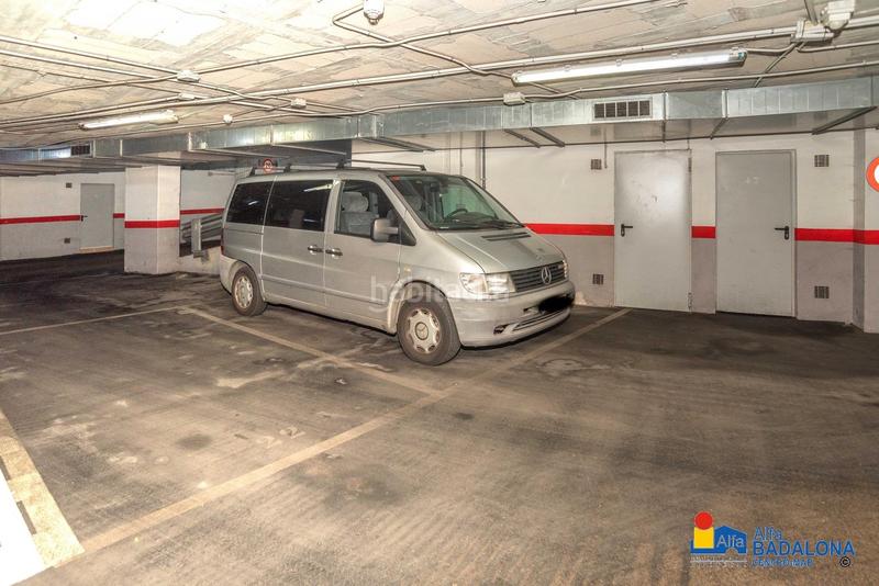 Foto 28ba40ed-9215-4d1c-b144-18d297e09f96. Piso  en primera línea de mar de 84 m, 3 habit., terraza de 67 m, zona comunitaria y parking incluido en Badalona