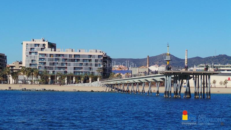 Foto b17be1da-3548-4b22-9daa-a5d44956938a. Piso  en primera línea de mar de 84 m, 3 habit., terraza de 67 m, zona comunitaria y parking incluido en Badalona