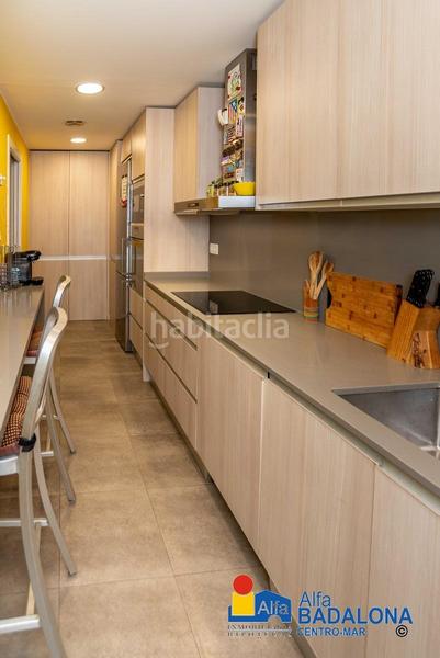 Foto c18e3c06-182b-4c3b-ad37-3bfe547459de. Piso  en primera línea de mar de 84 m, 3 habit., terraza de 67 m, zona comunitaria y parking incluido en Badalona