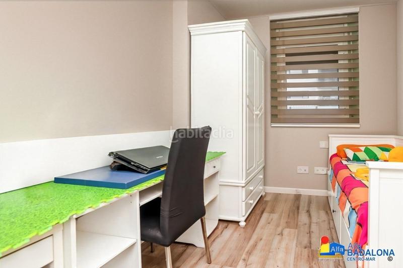 Foto c90d889a-f86a-4cde-823b-0e148b1c9d21. Piso  en primera línea de mar de 84 m, 3 habit., terraza de 67 m, zona comunitaria y parking incluido en Badalona