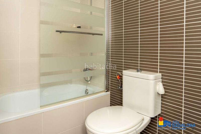 Foto ea9c5d40-98b3-4802-8768-729760e0cb32. Piso  en primera línea de mar de 84 m, 3 habit., terraza de 67 m, zona comunitaria y parking incluido en Badalona