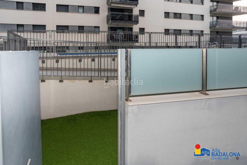 Foto eb531381-d947-40c5-b53d-31fe08874dc0. Piso  en primera línea de mar de 84 m, 3 habit., terraza de 67 m, zona comunitaria y parking incluido en Badalona