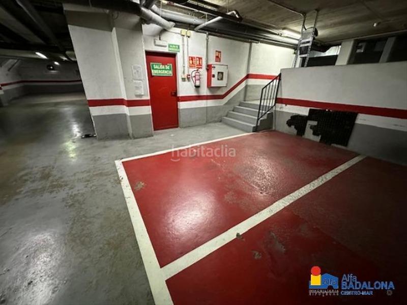 Foto f1b0257e-15df-4a31-890b-4276b546735a. Parking coche parking en plaça vaixell maria assumpta, venta o alquiler en Badalona