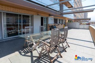 Pis a Port. Piso de 99 m 3 habitaciones, gran terraza de 70 m, parking y tra
