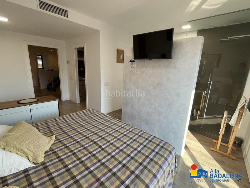 Foto 0a7ff647-dffd-488b-88ef-d1b704d2b6f0. Casa adossada amb calefacció aparcament piscina a Badalona