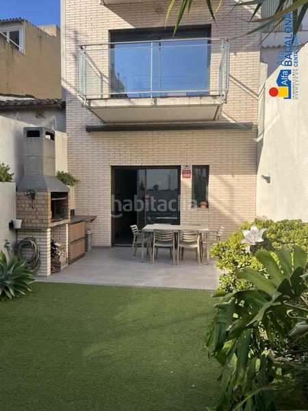 Foto 3e9a9e20-59f1-4278-b4b3-da3f9cf03c9c. Casa adossada amb calefacció aparcament piscina a Badalona