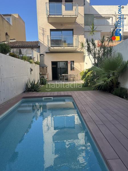Foto 59a6e7d7-4bc8-4627-bafc-61ca84dfe8cf. Casa adossada amb calefacció aparcament piscina a Badalona