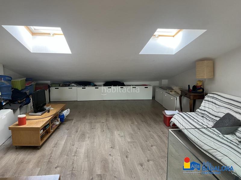 Foto a838c33d-28e0-4a40-91a5-a30f0b924804. Casa adossada amb calefacció aparcament piscina a Badalona
