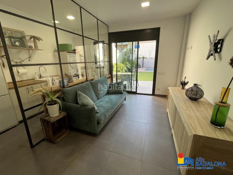 Foto d08de2c1-3ede-4e8f-8a54-7dd8411c7df2. Casa adossada amb calefacció aparcament piscina a Badalona
