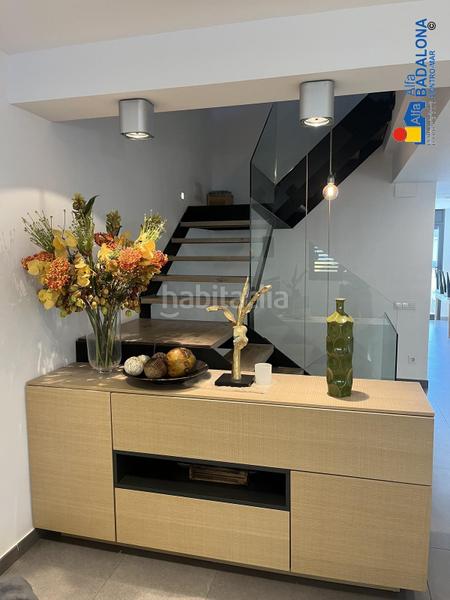 Foto da6ed3bf-2398-4064-b011-295528834068. Casa adossada amb calefacció aparcament piscina a Badalona
