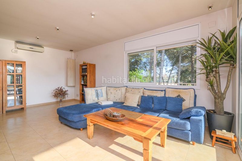 Foto cda9a28d-bd58-4b55-93b2-a5eb72295068. Casa amb calefacció aparcament a Castellarnau Sabadell