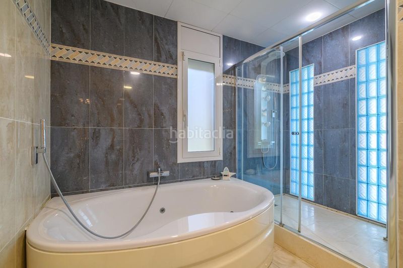 Foto ef8d9d4e-fd5b-4153-9be3-fe214df434a2. Casa amb calefacció aparcament a Castellarnau Sabadell