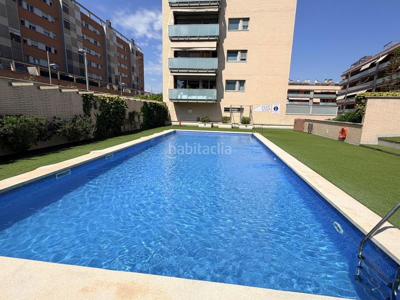 Foto 2b12893d-8d4e-48ba-9200-f236ebdb679a. Àtic amb calefacció aparcament piscina a Port Badalona