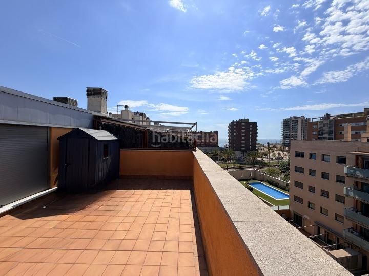 Foto 47f3efd3-bad9-4d11-bf95-a15dbd285244. Àtic amb calefacció aparcament piscina a Port Badalona