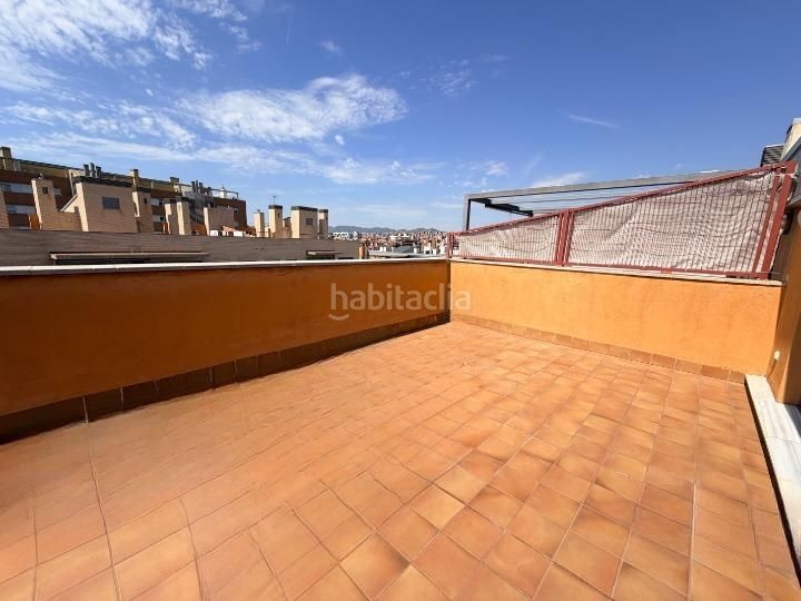 Foto 57e14778-3956-47c5-b4f2-eb7a274f5b8a. Àtic amb calefacció aparcament piscina a Port Badalona