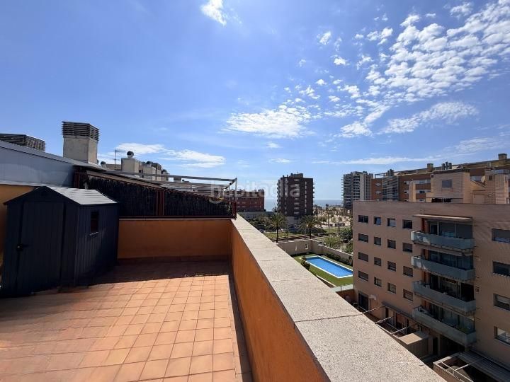 Foto af5cc662-6e93-43fa-bf30-fc853a78ca4b. Àtic amb calefacció aparcament piscina a Port Badalona