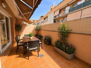 Rez-de-chaussée à Progrés - Pep Ventura. Planta baja de 3 habitaciones, 2 baños y terraza en progréspep v
