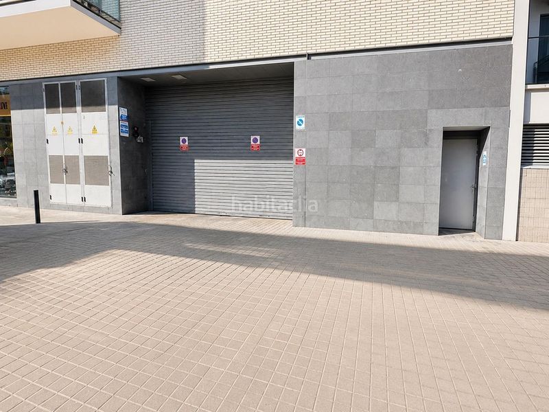 Foto b9edc289-1db8-48ec-9b6f-df51e8e5bc9d. Aparcament cotxe a Port Badalona