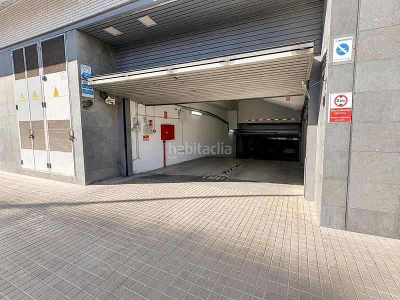 Foto d5465e20-dbaf-4da6-bc8c-0d1cf2ad9c45. Aparcament cotxe a Port Badalona