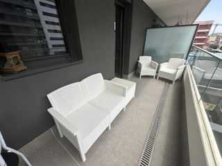 Flat in Gorg. Piso seminuevo con gran balcón, piscina y parking en la zona del