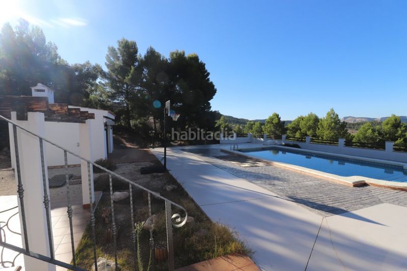 Foto c1634455-d7be-458f-a0d5-f94285502e3b. Chalet avec piscine dans Castalla