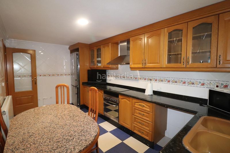 Foto a9c1ef48-1f5b-4aae-bdbf-4a2e3359e324. Flat with parking in Petrer