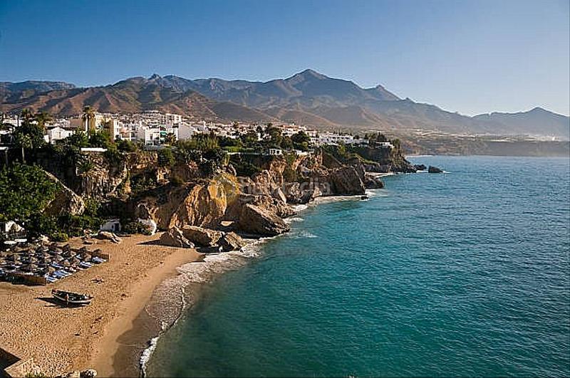 Foto 44164c74-8241-47f2-be50-66d15ecea4d8. Casa pareada adosado en pleno Centro con gran solárium con vistas al mar en Nerja