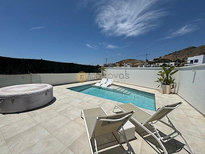 Foto 0deea333-78fc-4df9-b5de-081411764883. Xalet amb aparcament piscina a Centro Nerja