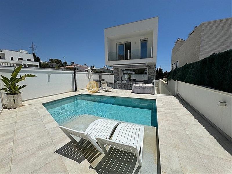 Foto 958f0a9b-ba42-42b7-8bb8-a81c97fb3e88. Xalet amb aparcament piscina a Centro Nerja