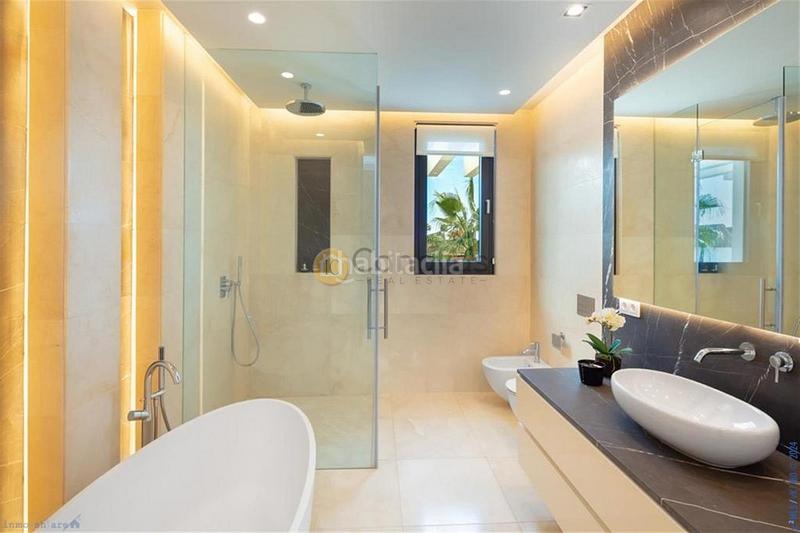 Foto b8f050bd-b80f-4e1d-9d6d-a26ca881d322. House with heating parking pool in Casco Antiguo Marbella