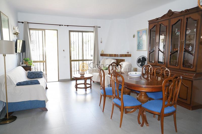 Foto 1b92f9e3-3583-4152-b7e5-b5b370fb64fa. Casa aparellada a Centro Nerja