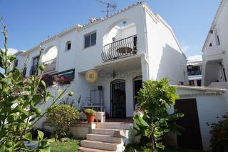 Casa aparellada a Centro. Semi adosado en capistrano con jardin privado