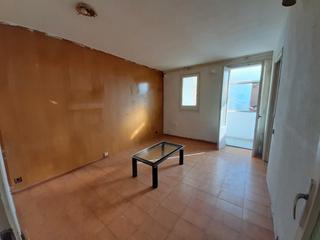 Appartement  Carrer de roc boronat. Piso a reformar