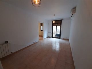 Alquiler Piso  Carrer de pujades. Piso en buen  estado, zona poblenou