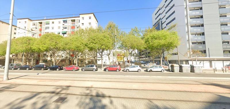 Foto f2e97063-2b83-47c4-896d-febbfcd39a6b. Aparcament cotxe a Sant Roc Badalona