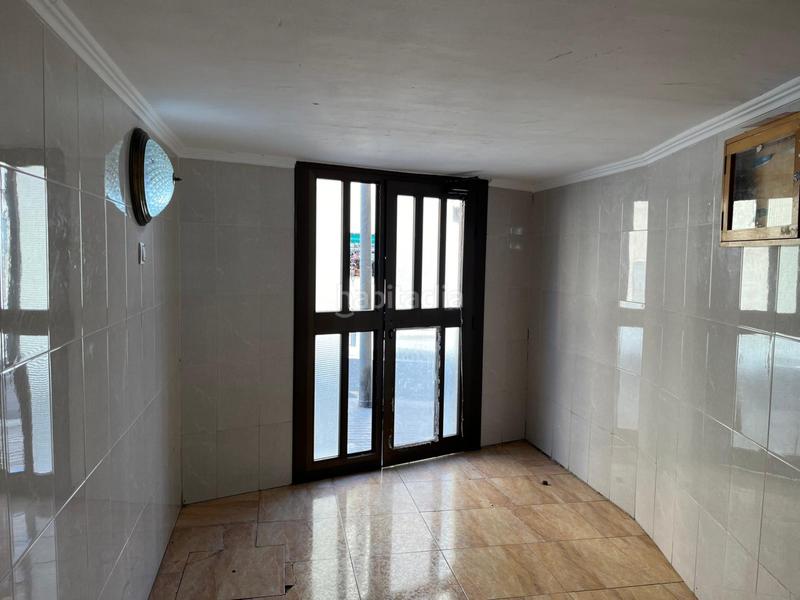 Foto c44904e7-423c-45bc-bfac-03bce038ec88. Casa piso en venta en la calle autonomía en Llefià Badalona