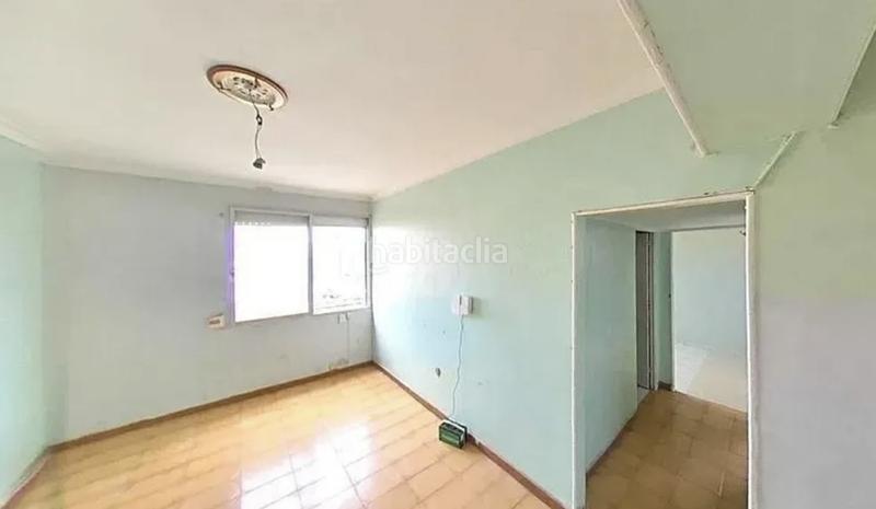 Foto 29a517ce-872a-4bed-bed0-6a3f7e4abf43. Piso  en venta en Ciutat Meridiana Barcelona