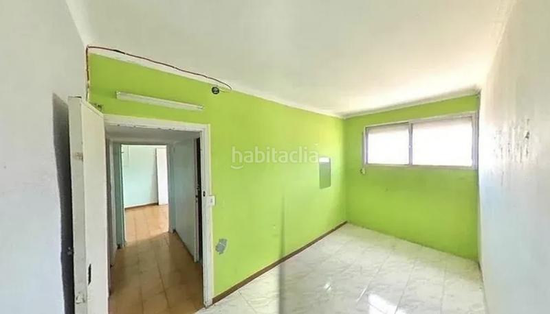 Foto 53df49b5-98a3-473b-a89c-69f557c0e198. Piso  en venta en Ciutat Meridiana Barcelona
