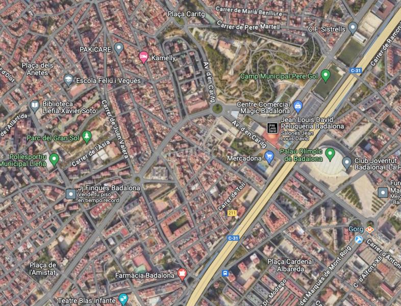 Foto 45c2b765-dbae-4d38-8114-d0376d81c5ce. Parking voiture dans Llefià Badalona