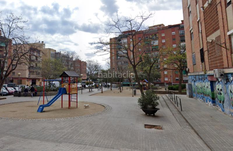 Foto 5fcc8423-d5c1-4c21-90b4-661d5f752748. Parking voiture dans Llefià Badalona