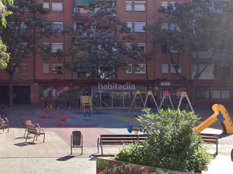 Foto c57917df-c1d6-4bc5-948f-5e830453a800. Parking voiture dans Llefià Badalona