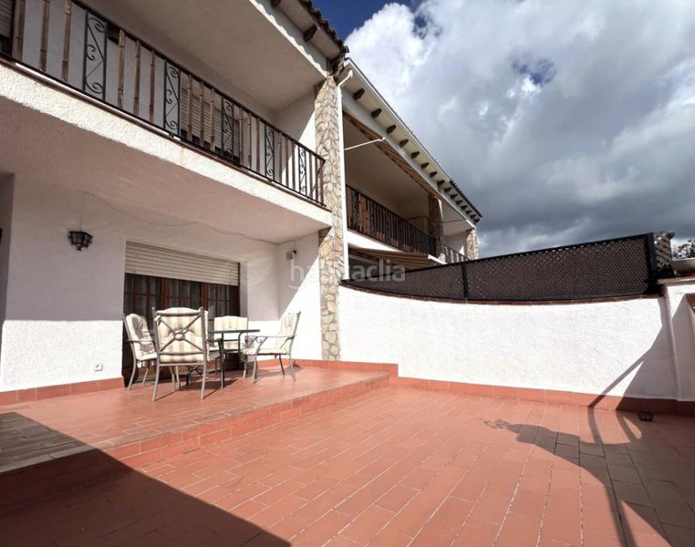 Foto 0f8a7218-30cc-4ec5-8604-c3a5d19de034. Casa adossada amb aparcament a Zona alta Arenys de Mar