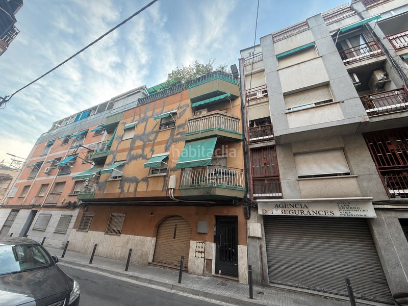 Ático alquilado de 2 habitaciones solo inversores en Santa Coloma de Gramenet