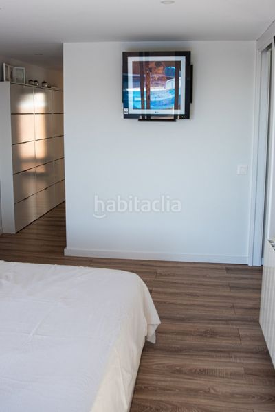 Foto 6a30e0c7-94c3-4b72-9cb1-a0dd977ecfca. Àtic amb calefacció a Bufalà Badalona