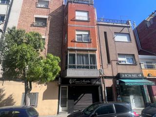 Etagenwohnung  Terrassa - calle sant honorat. Dplex en finca con pocos vecinos