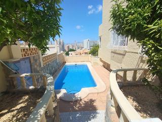 House  Carrer actor tony leblanc. Chalet exclusivo con piscina privada y vistas espectaculares en