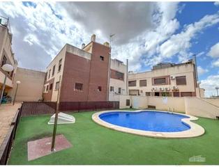 Casa  Ayuntamientos democráticos. Céntrico bungalow adosado en san isidro