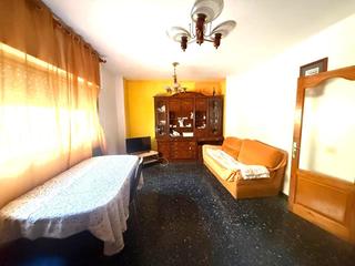 Erdgeschoss  Carrer sant antoni. Céntrico piso en verger