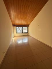 Miete Etagenwohnung in Centro. Piso en alquiler en andorra la vella, 3 dormitorios.