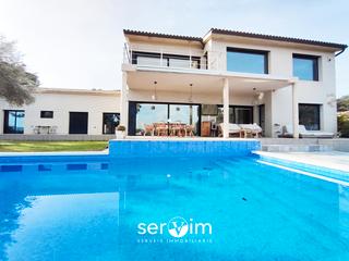 Chalet in Bescanó. Exclusivo chalet de diseño con vistas panorámicas a girona